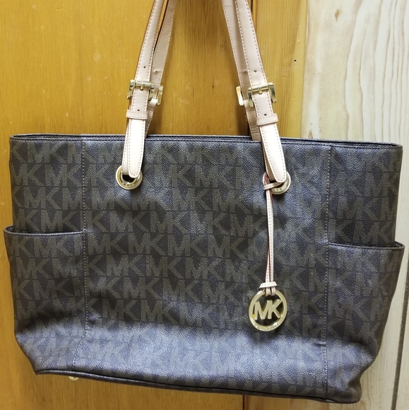 Michael Kors Handbags - Michael Kors Large Jet Set Tote